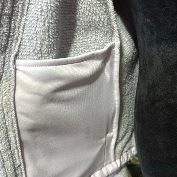 The North Face Osito jacket standard fit,zip front, pockets,cozy warm lavender - Picture 8 of 16